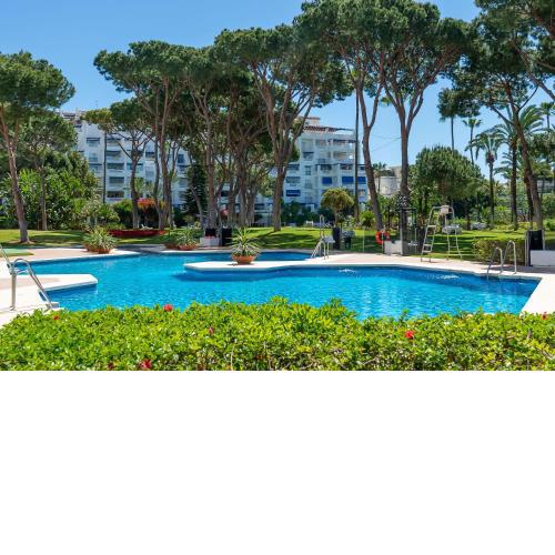 Puerto Banus3 Sandy Beachside