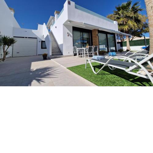 Punto Properties Holiday Rentals "Villa Deluxe"
