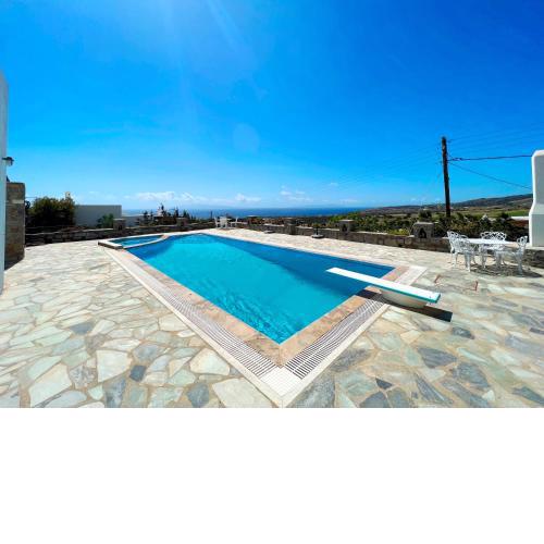 Pure White Seven-Bedroom Villa - 16 Guests - Private Pool - Aspro Chorio