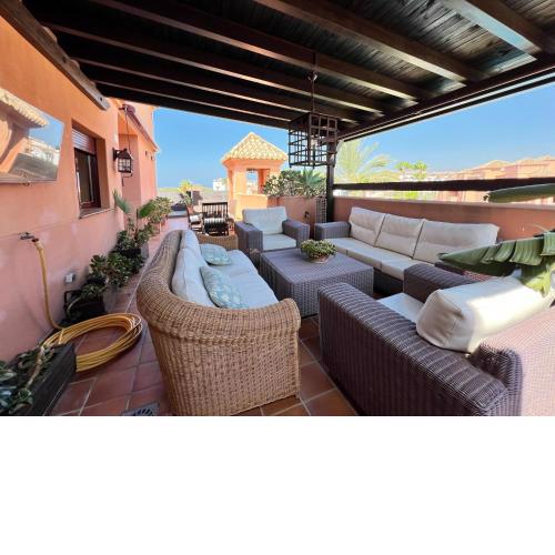 PUSHE Penthouse Playa Granada Beach & Golf 2
