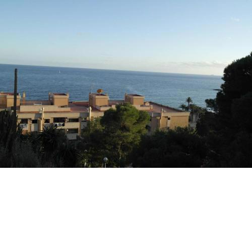 PV20B, Amplio apartamento centrico, 50 mt de la playa y vistas al mar