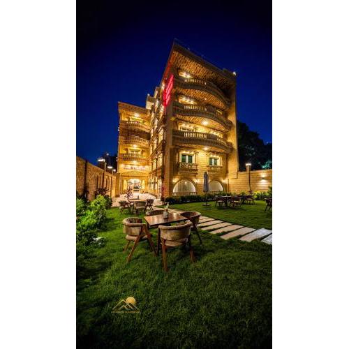 Pyramids sunrise inn