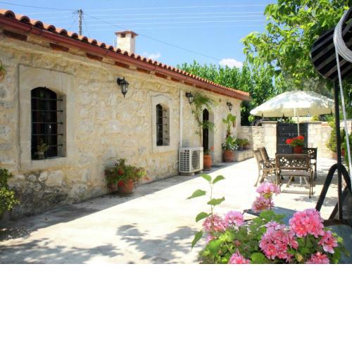 Quaint Holiday Home in Pasalites with Garden near Perama
