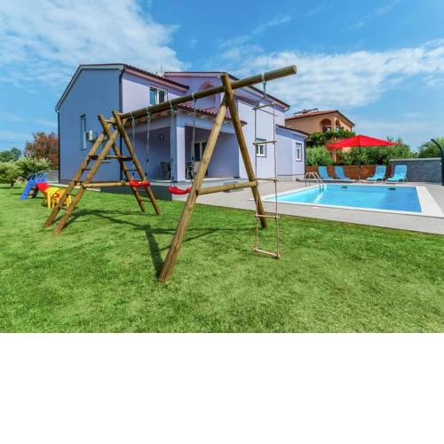 Quaint Villa in Pula with Swimming Pool