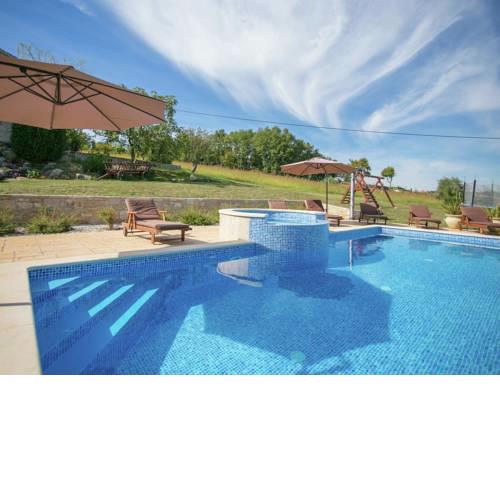Quaint Villa in Vizinada Croatia with Pool