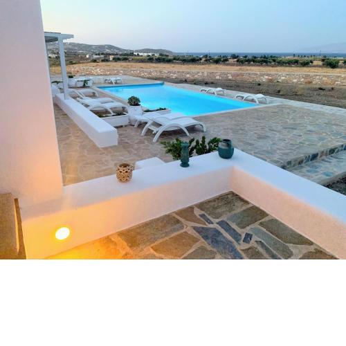 Quiet 3-bedroom sea view house with shared pool