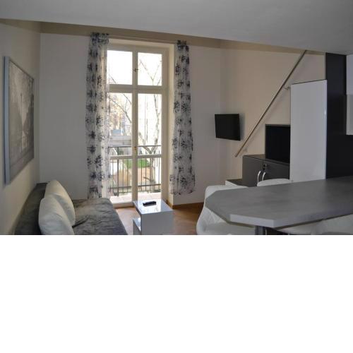 quiet apartment in a short distance from the city