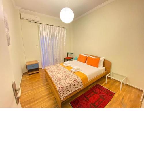 Quiet apartment in an apartment building in Athens