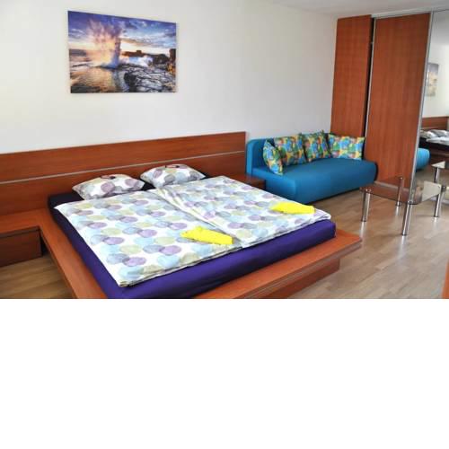 Quiet apartment next to Danube