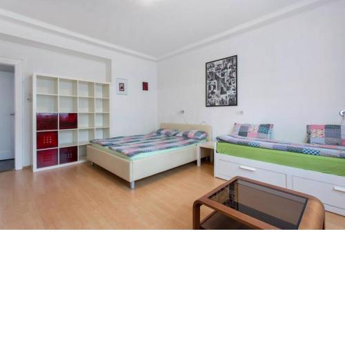 Quiet Apartment with Garden + Parking