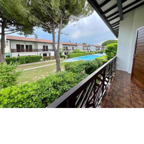 Quiet Apartment with private garden and pool by Beahost Rentals