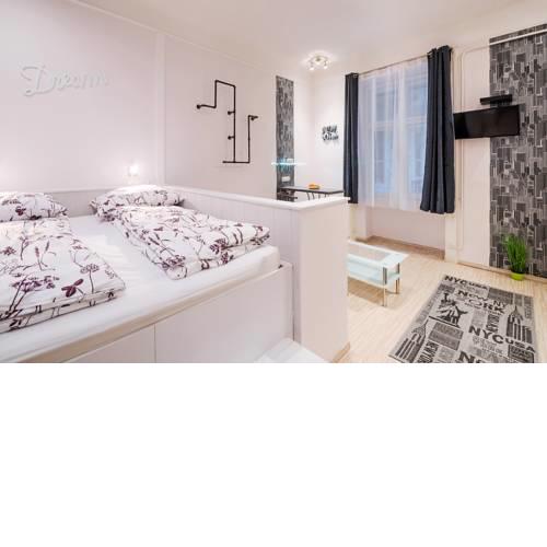 Quiet design flat in the centre