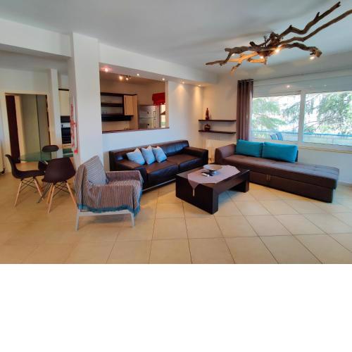 Quiet luxury apartment near city center and port