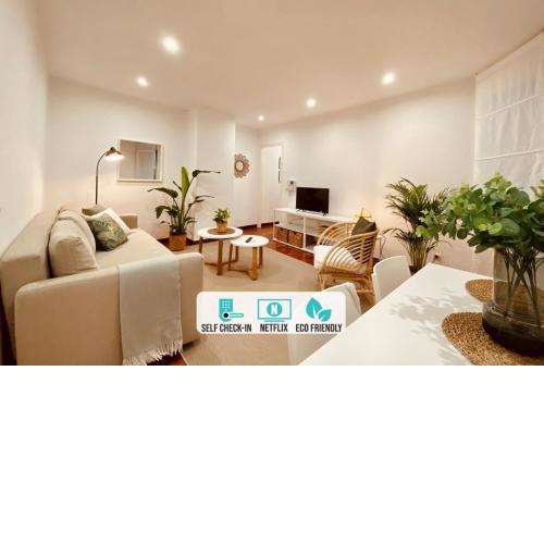 Quiet Marina Gardens Apartment