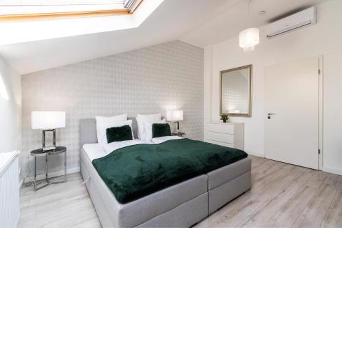 Quiet very central & stylish apt
