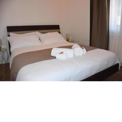 R & A Minerva Suites