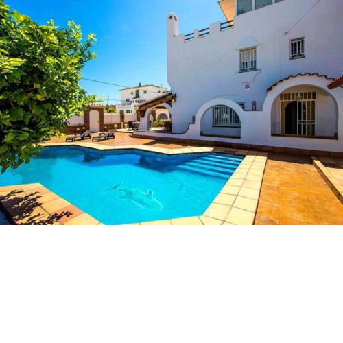 R116 Casa adosada con piscina privada en Cunit