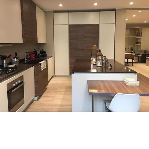 R39 Elegant Apartment with Private Parking