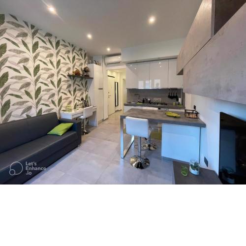 R39 Modern Apartment with Private Parking