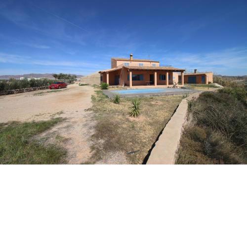 RA694 Casa con piscina de 4 dormitorios