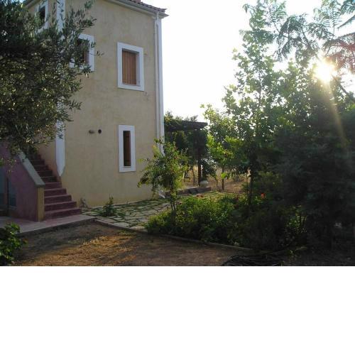 Rachi Boza, Cottage by the sea