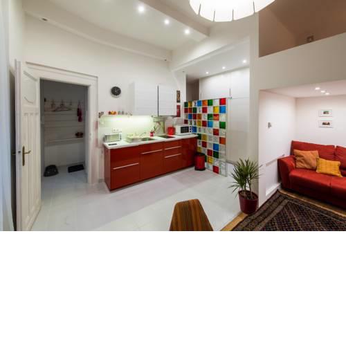 Rainbow Pearl Apartment