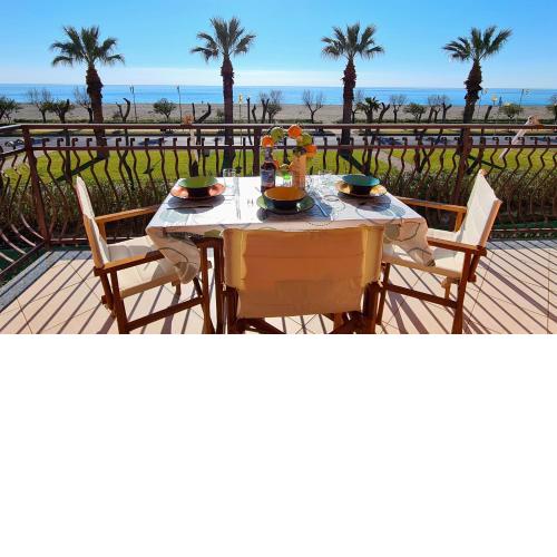 Rainbow Seafront Apartment