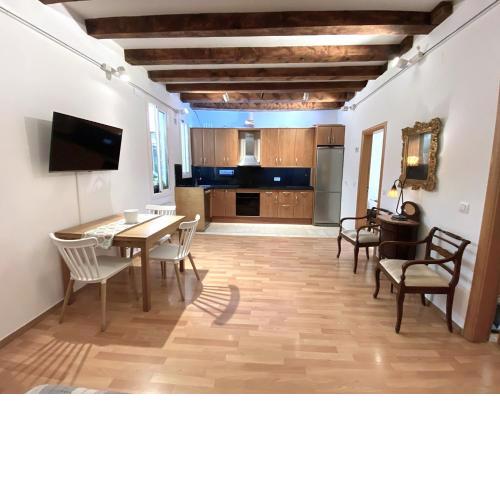 Ramblas Waterfront Stay