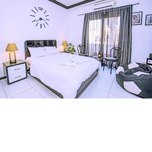 Rare New Marina Hotspot With Fast Free WIFI, Balcony & Pool - Western Standards - Sheraton Plaza 414