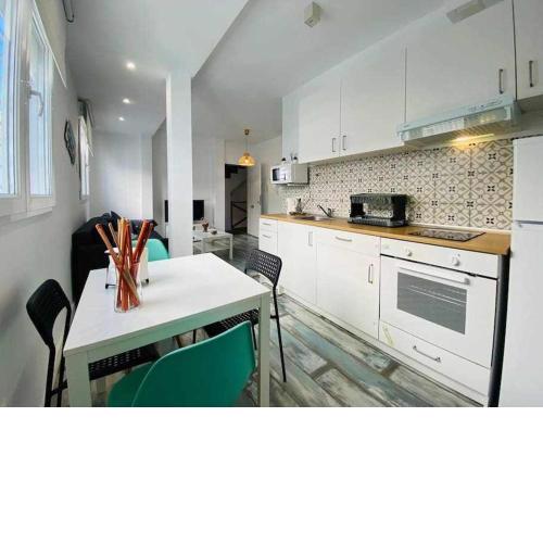 RASQUETA 4 Bonito apartamento junto a la playa