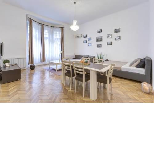 Real Apartments Lovag