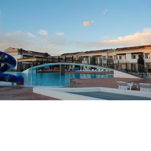Recently built Apartment with big swimming pool and balcony no5331