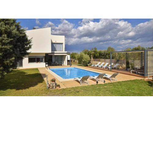Recently built country house in a minimalist style private pool detached