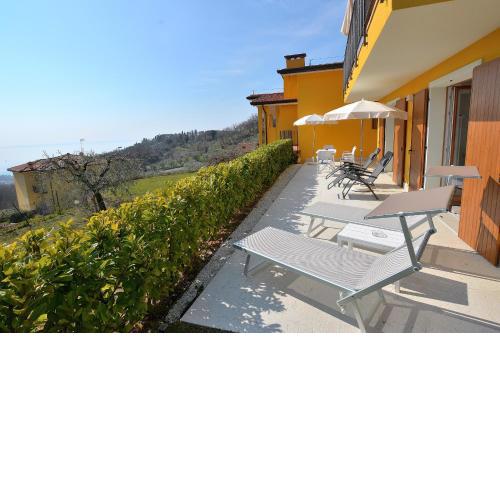 Red Apartment in Marciaga di Costermano