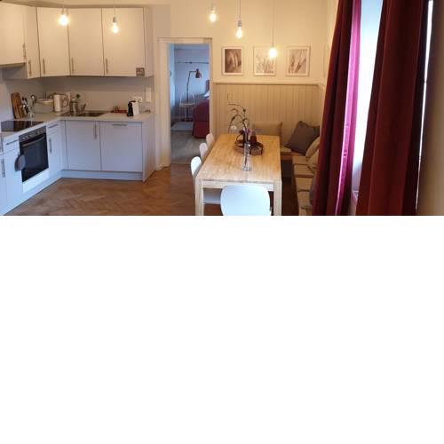 Red flat–enchanting-beside KF UNI–free parking