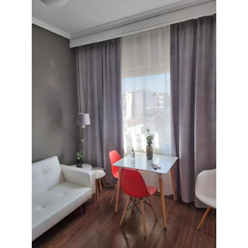 RED ROOMS TSIMISKI 60