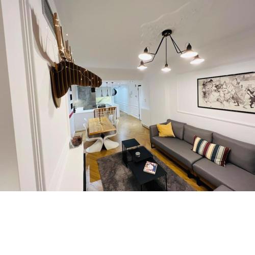 Redstripes Apartment