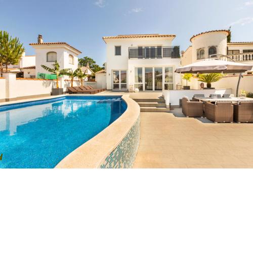 Ref 2016 Villa moderna al canal con 4 habitaciones