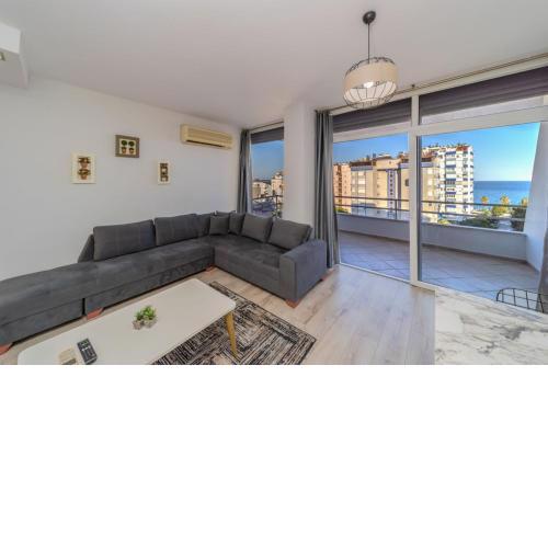 Refreshing Flat within Walking Distance to Konyaalti Beach with Sea View in Antalya