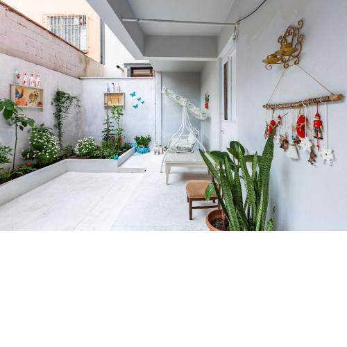 Refreshing Home with Backyard near Uskudar Shore