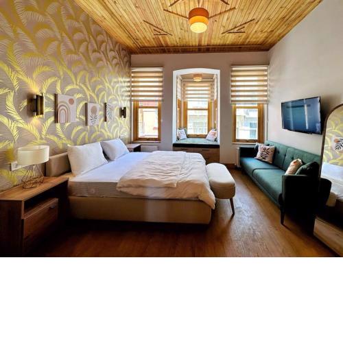 Refurbished Triplex in Taksim