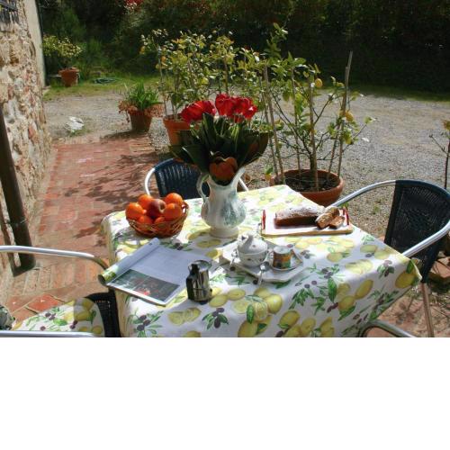 Regal Family Villa in Armaiolo with Private Pool Garden BBQ