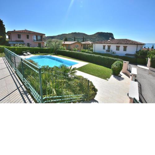 Regina Gardesana Apartment With Pool