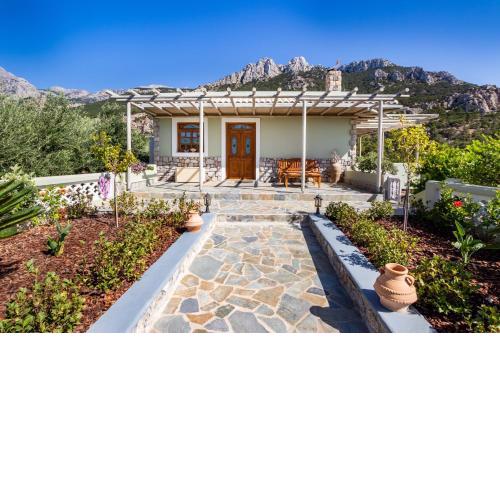 Reisis Family Residence