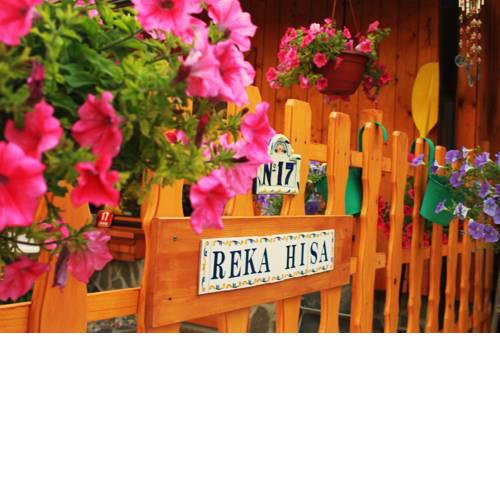 Reka Hisa river side lodge