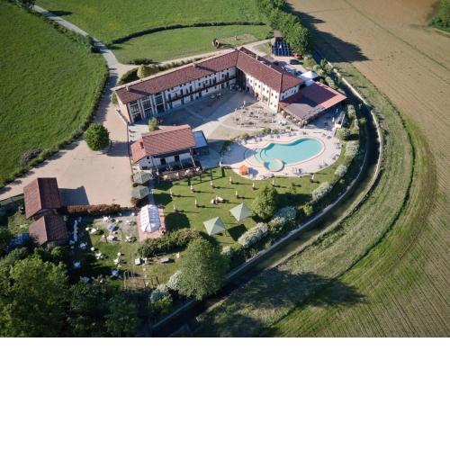 Relais Bella Rosina Pool & Spa
