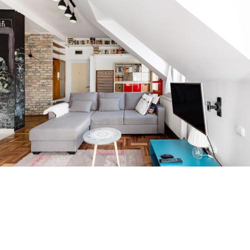 Relax Into Loft Living At A Light-Filled City Escape