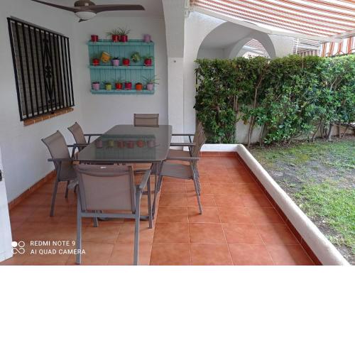 Relax, piscina, playa y barbacoa!
