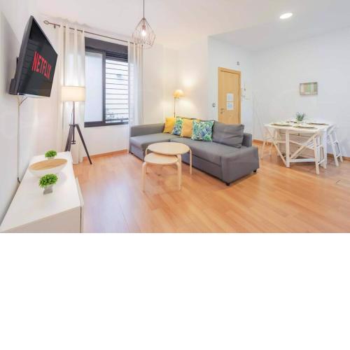 Relaxing apartment with community pool & parking - Center