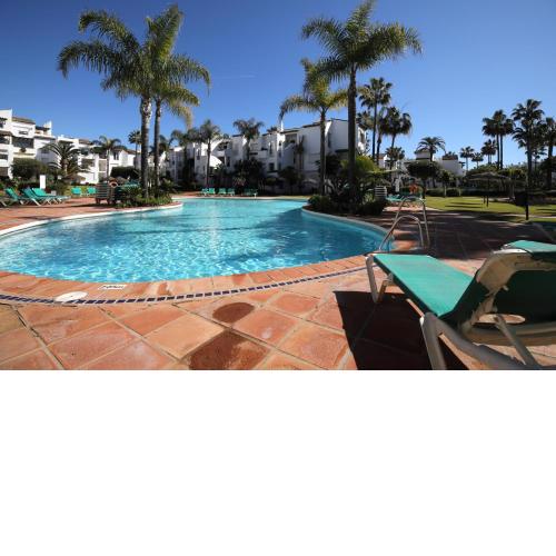 Relaxing beachfront complex with swimming pool in Costalita
